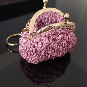 Χειροποίητο μπρελόκ πλεκτό πορτοφολάκι