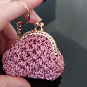 Χειροποίητο μπρελόκ πλεκτό πορτοφολάκι