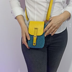 Χειροποίητο πλεκτό τσαντάκι - θήκη κινητού σε κίτρινο με πετρόλ.