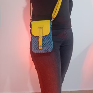 Χειροποίητο πλεκτό τσαντάκι - θήκη κινητού σε κίτρινο με πετρόλ.