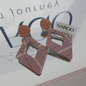 Χειροποίητα σουτάζ σκουλαρίκια ρόμβοι καλυμμένοι από ροζ καρό ύφασμα