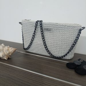 Alternative view of Πλεκτό τσαντάκι χιαστί με black nickel αλυσίδα