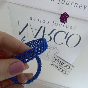 Χειροποίητο βραχιόλι μακραμέ σε μπλε ρουά.