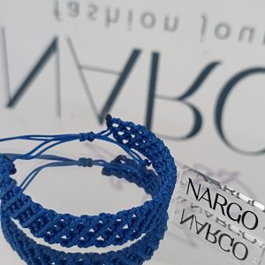 Χειροποίητο βραχιόλι μακραμέ σε μπλε ρουά.