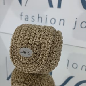 Πλεκτό πορτοφολάκι κοχύλι. Ένα πορτοφολάκι πολύ βολικό, ελαφρύ και εύχρηστο που μπορεί να χωρέσει άνετα σε μία μικρή τσάντα.