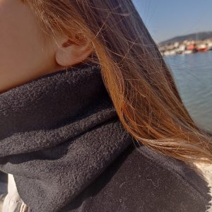 Χειροποίητο παιδικό - εφηβικό κασκόλ λαιμός κατασκευασμένο από φλις ύφασμα.