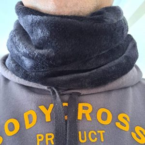 Χειροποίητο unisex κασκόλ λαιμός κατασκευασμένο από λεπτό οικολογικό γουνάκι.