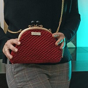 Χειροποίητο πλεκτό τσαντάκι χιαστί vintage κλικ κλακ σε βαθύ κόκκινο!