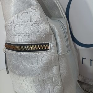 Γυναικείο σακίδιο πλάτης σε μεταλλικό ασημί