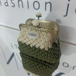 Χειροποίητο πλεκτό πορτοφόλι vintage κλικ κλακ σε λαδί με εκρού.