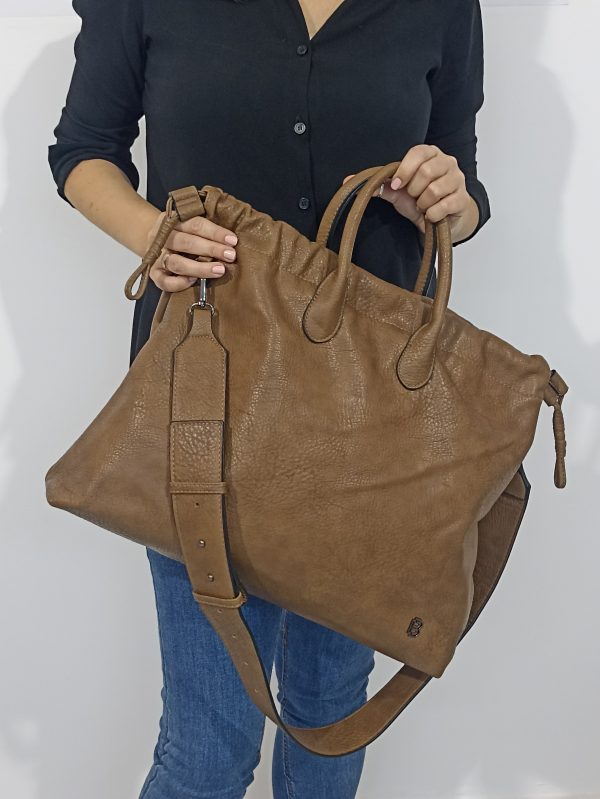Γυναικεία oversized τσάντα ώμου / χειρός πουγκί - BAG TO BAG - σε καφέ απόχρωση