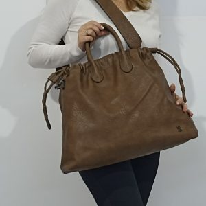 Γυναικεία oversized τσάντα ώμου / χειρός πουγκί - BAG TO BAG - σε καφέ απόχρωση