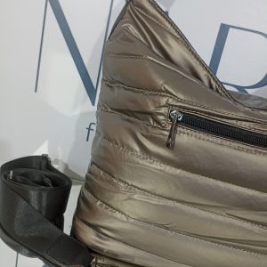 Γυναικεία τσάντα ώμου / χιαστί puffer σε μπεζ καφέ απόχρωση