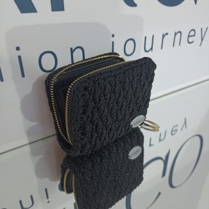 Χειροποίητο πλεκτό μαύρο πορτοφολάκι με φερμουάρ