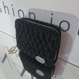 Χειροποίητο πλεκτό μαύρο πορτοφολάκι με φερμουάρ