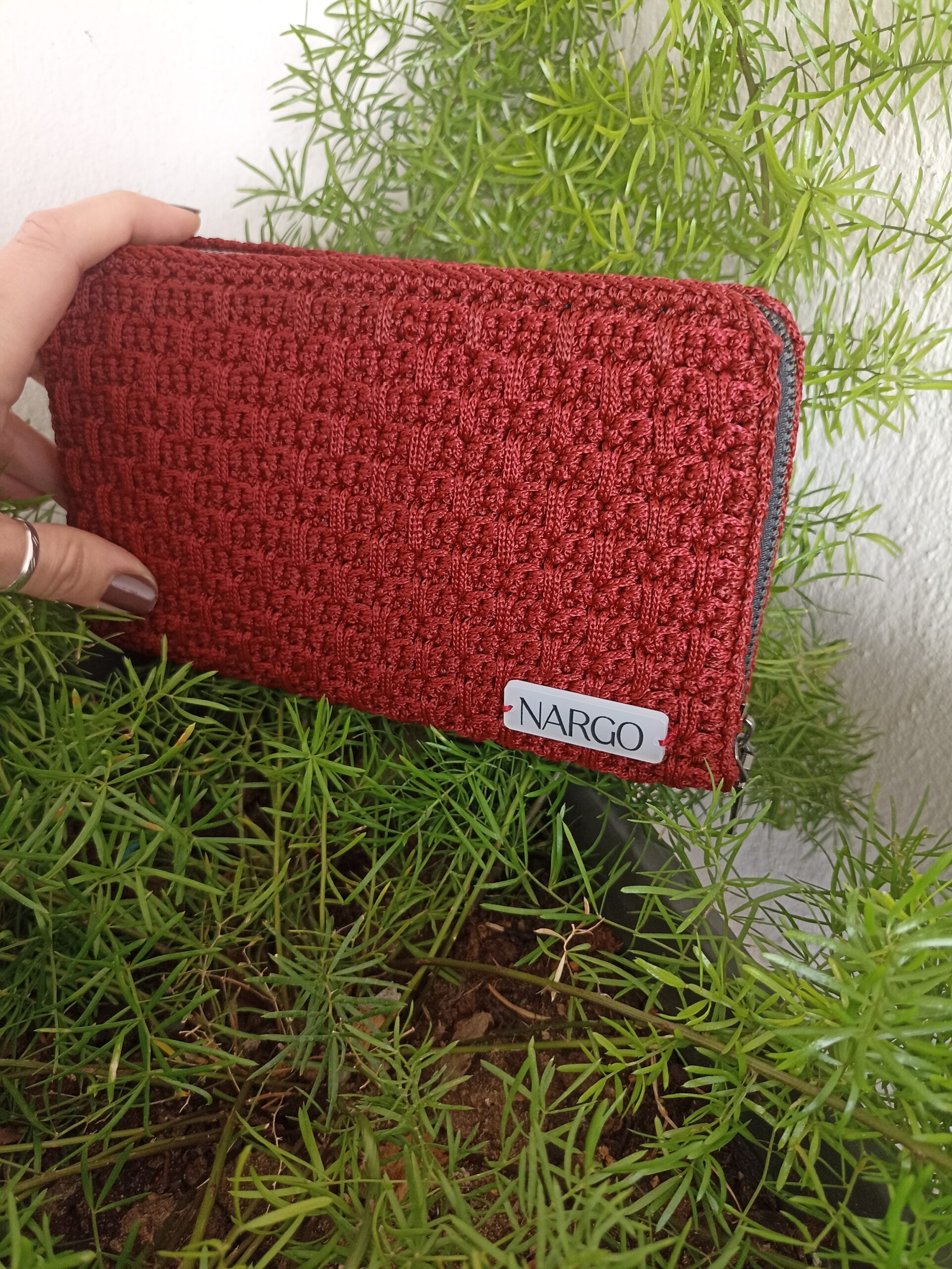 Χειροποίητο μεγάλο πλεκτό πορτοφόλι σε μπορντό απόχρωση