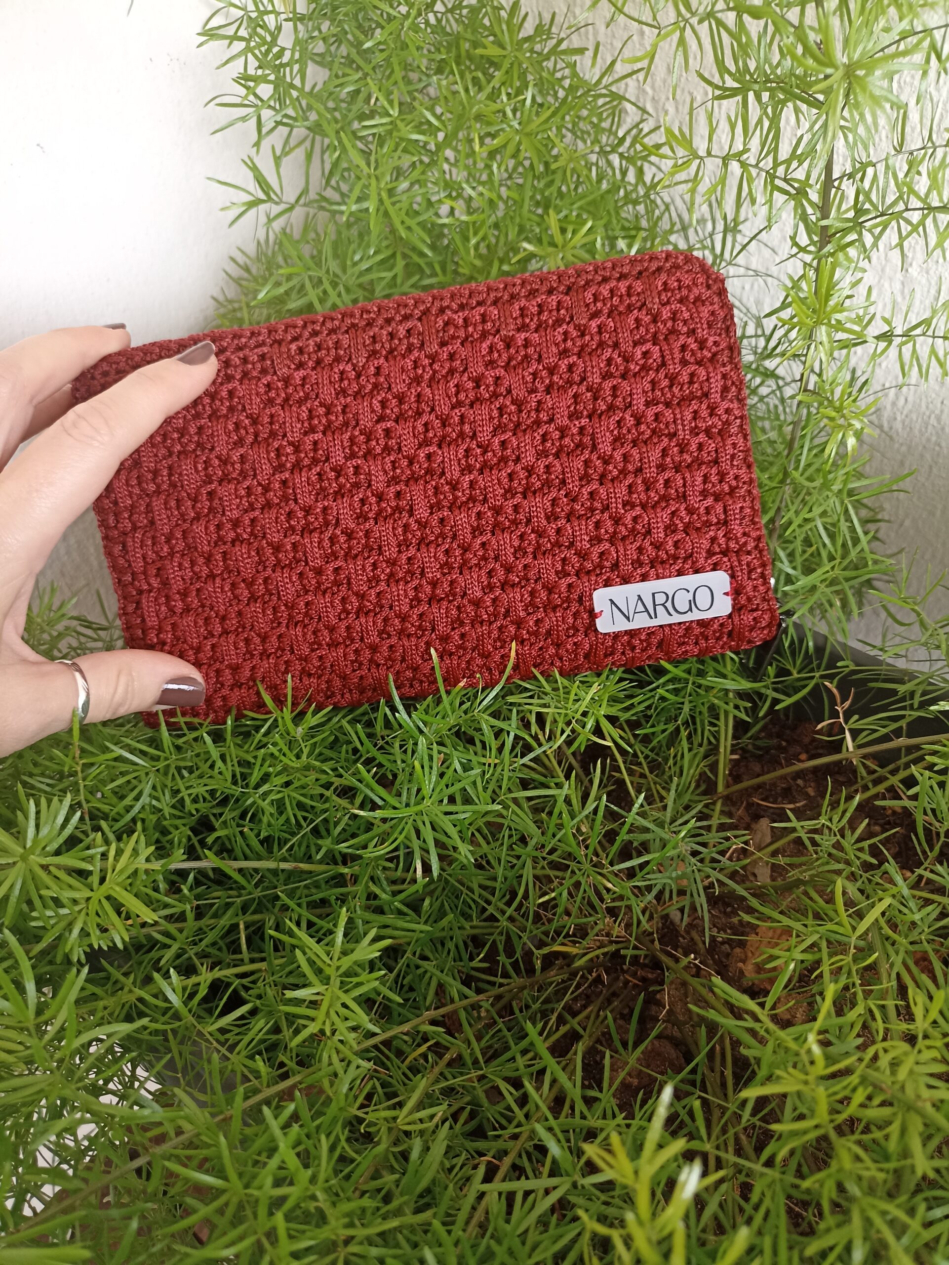 Χειροποίητο μεγάλο πλεκτό πορτοφόλι σε μπορντό απόχρωση