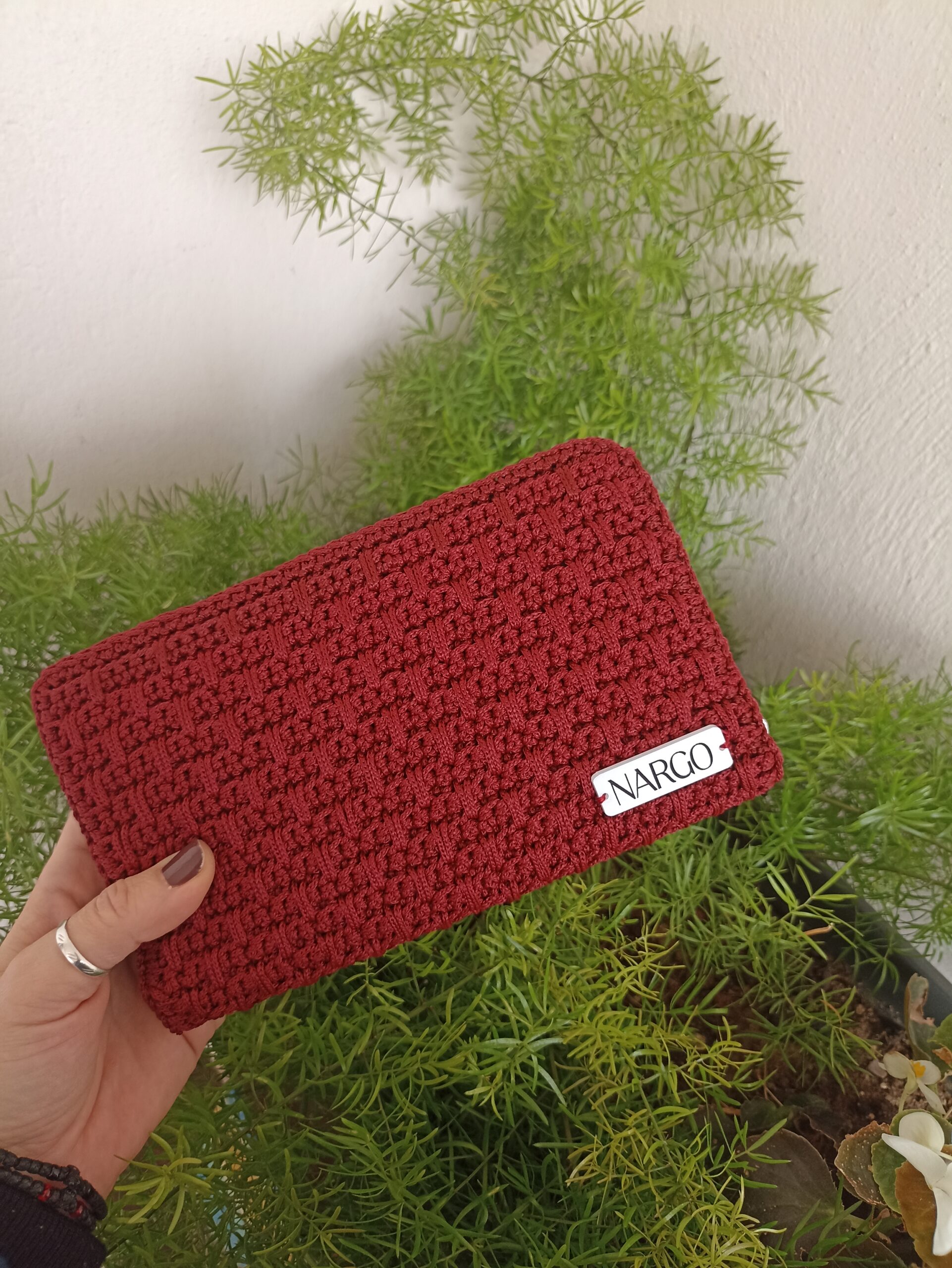 Χειροποίητο μεγάλο πλεκτό πορτοφόλι σε μπορντό απόχρωση