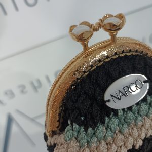 Χειροποίητο πλεκτό vintage πορτοφόλι κλικ κλακ σε μαύρο-μπεζ-πράσινο μέντας.