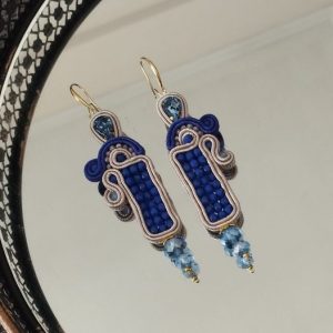 Χειροποίητα κρεμαστά σκουλαρίκια σουτάζ σε μπλε με μπεζ