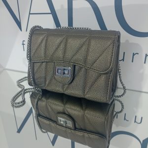 Γυναικεία καπιτονέ τσάντα ώμου / χιαστί σε μπρονζέ απόχρωση.