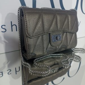 Γυναικεία καπιτονέ τσάντα ώμου / χιαστί σε μπρονζέ απόχρωση.