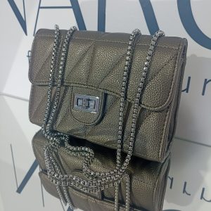 Γυναικεία καπιτονέ τσάντα ώμου / χιαστί σε μπρονζέ απόχρωση.