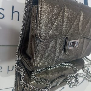 Γυναικεία καπιτονέ τσάντα ώμου / χιαστί σε μπρονζέ απόχρωση.