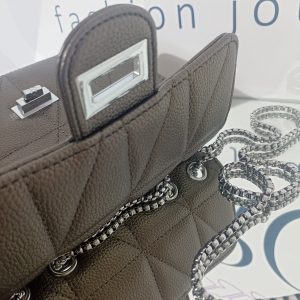 Γυναικεία καπιτονέ τσάντα ώμου / χιαστί σε μπρονζέ απόχρωση.