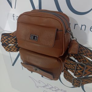 Γυναικεία τσάντα χιαστί σε καφέ ταμπά απόχρωση