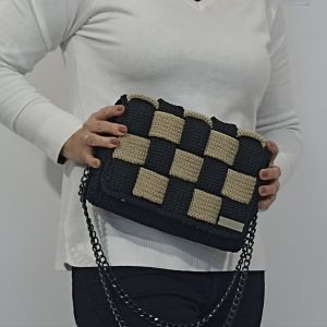 Alternative view of Πλεκτή τσάντα ώμου / χιαστί σε μαύρο-μπεζ