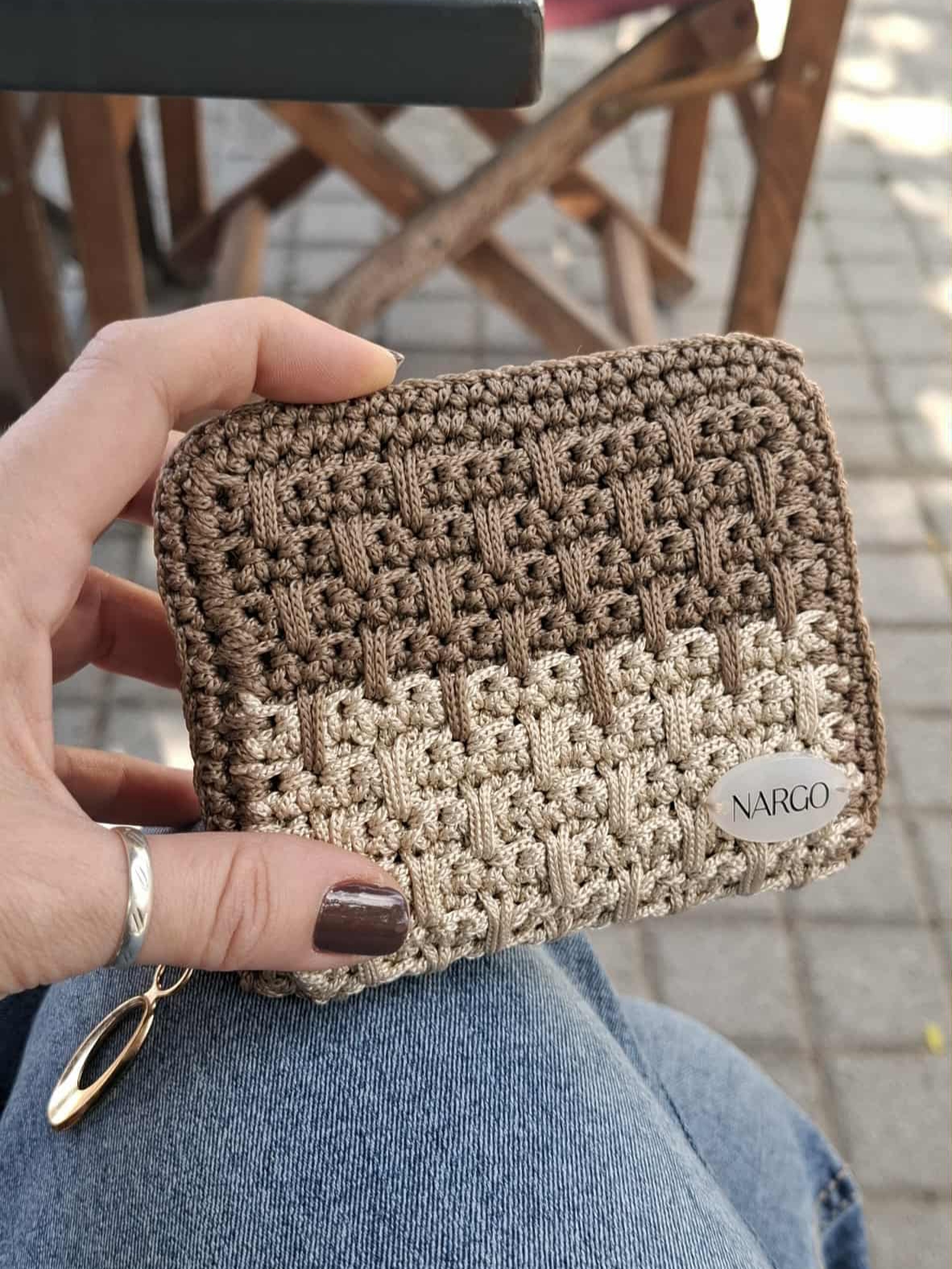 Πλεκτό μπεζ πορτοφολάκι με φερμουάρ