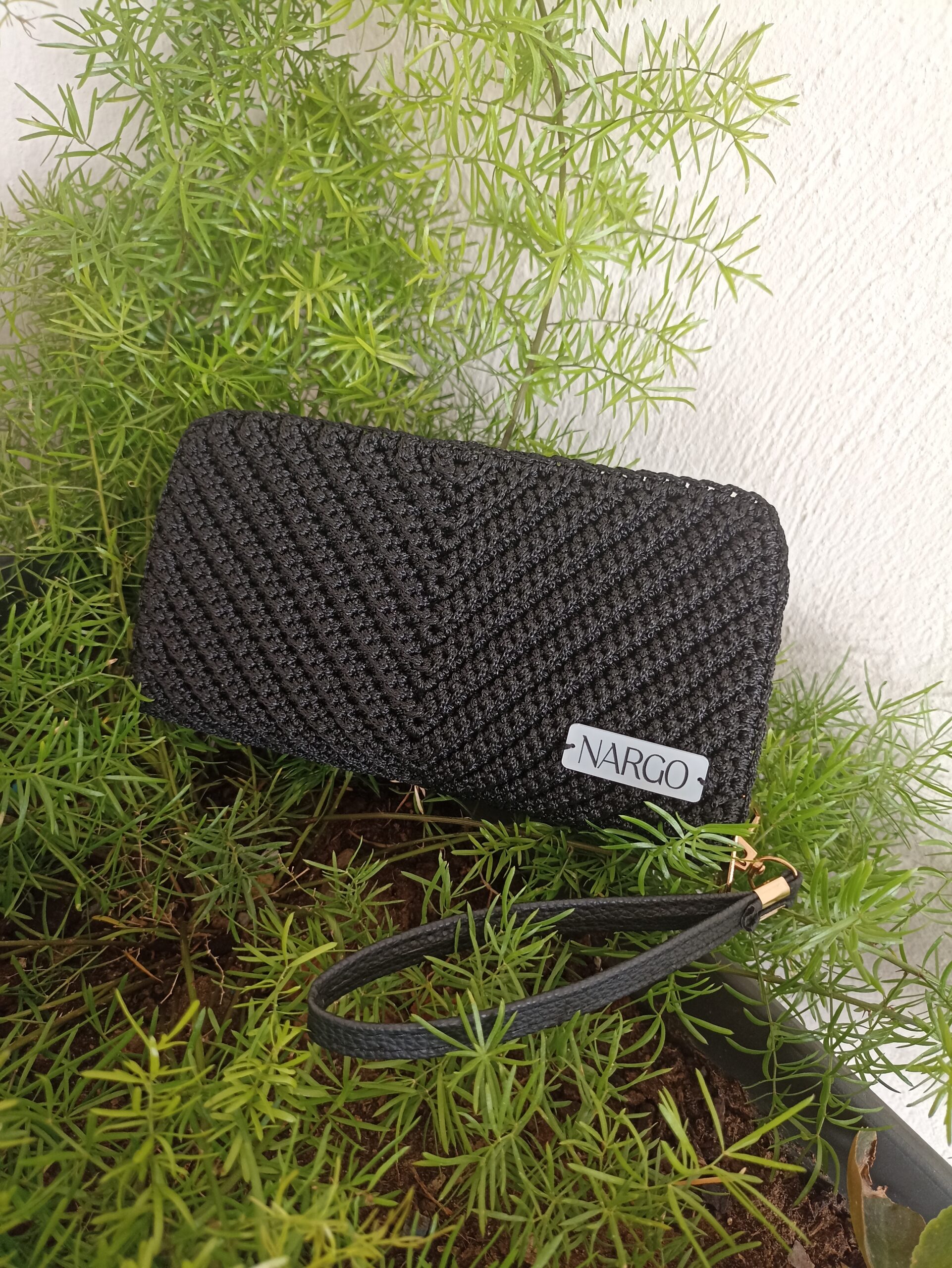 Πλεκτό μαύρο πορτοφόλι δύο θέσεων με φερμουάρ