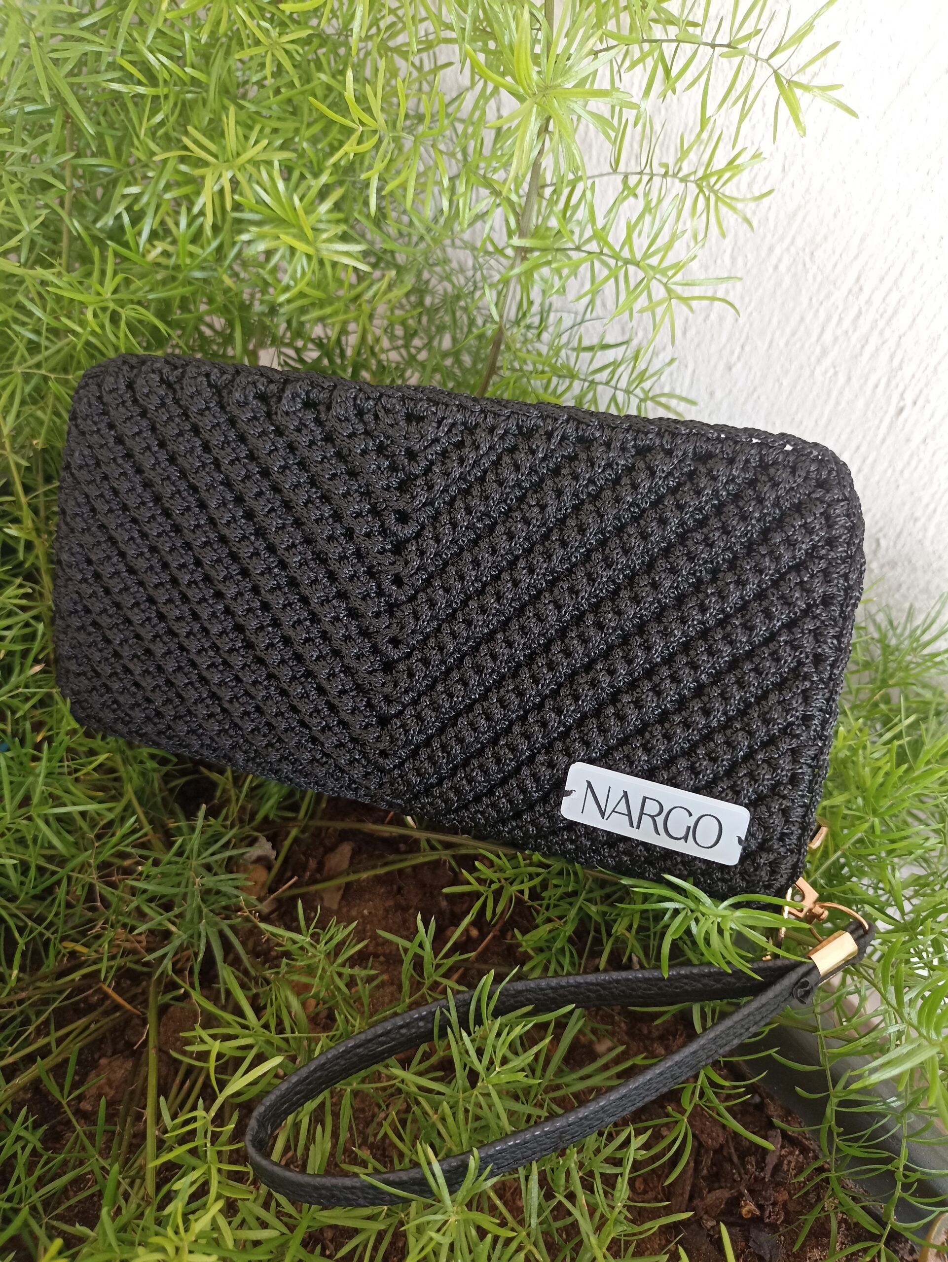 Πλεκτό μαύρο πορτοφόλι δύο θέσεων με φερμουάρ