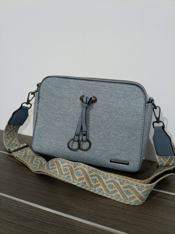 Γυναικεία τσάντα ώμου/χιαστί - BAG TO BAG - σε γαλάζια απόχρωση με μαύρα μεταλλικά στοιχεία.