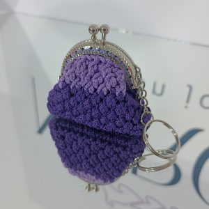 Χειροποίητο μπρελόκ πλεκτό vintage πορτοφολάκι σε μωβ αποχρώσεις!