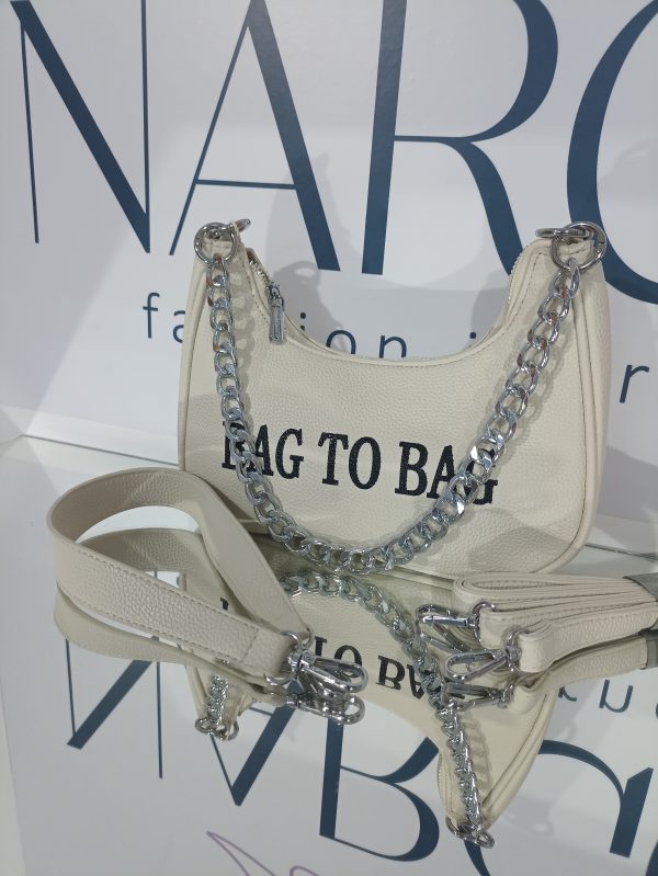 Γυναικεία τσάντα ώμου / χιαστί – BAG TO BAG – σε μπεζ απόχρωση με ασημί μεταλλικά στοιχεία.