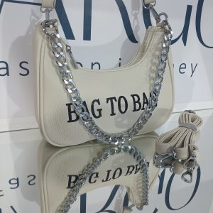 Γυναικεία τσάντα ώμου / χιαστί – BAG TO BAG – σε μπεζ απόχρωση με ασημί μεταλλικά στοιχεία.