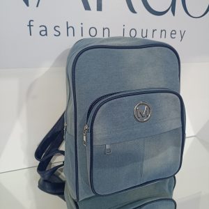 Γυναικείο τζιν σακίδιο πλάτης σε μπλε απόχρωση.