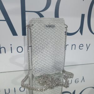 Χειροποίητο πλεκτό τσαντάκι - θήκη κινητού από λευκό νήμα με ασημί μεταλλόνημα για έξτρα λάμψη!