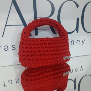 Χειροποίητη πλεκτή κόκκινη τσάντα χειρός.