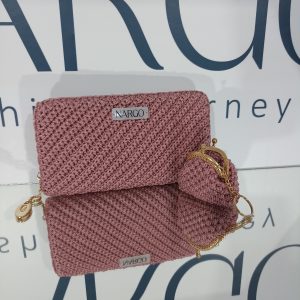 Σετ δώρου πλεκτό πορτοφόλι και μπρελόκ προτοφολάκι σε ροζ σάπιο μήλο απόχρωση!