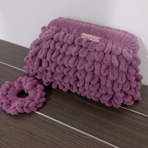 Τσάντα puffy σε μωβ απόχρωση και scrunchie