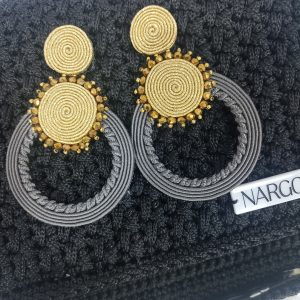 Χειροποίητα σκουλαρίκια σουτάζ σε γκρι-χρυσό.