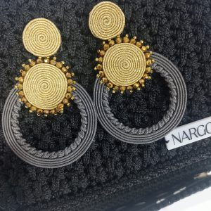 Χειροποίητα σκουλαρίκια σουτάζ σε γκρι-χρυσό.