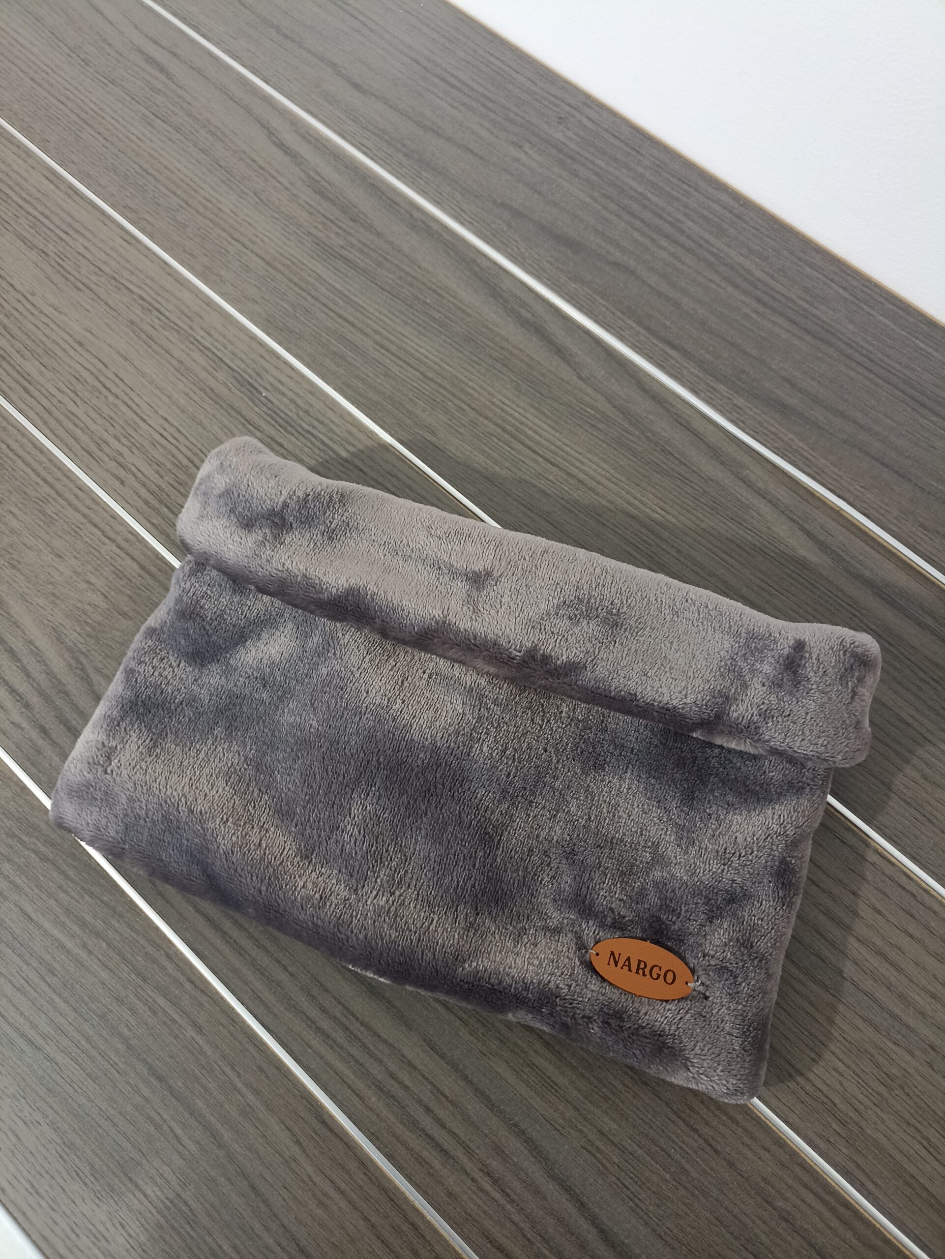 Χειροποίητο γούνινο κασκόλ περιλαίμιο σε γκρι-μπεζ