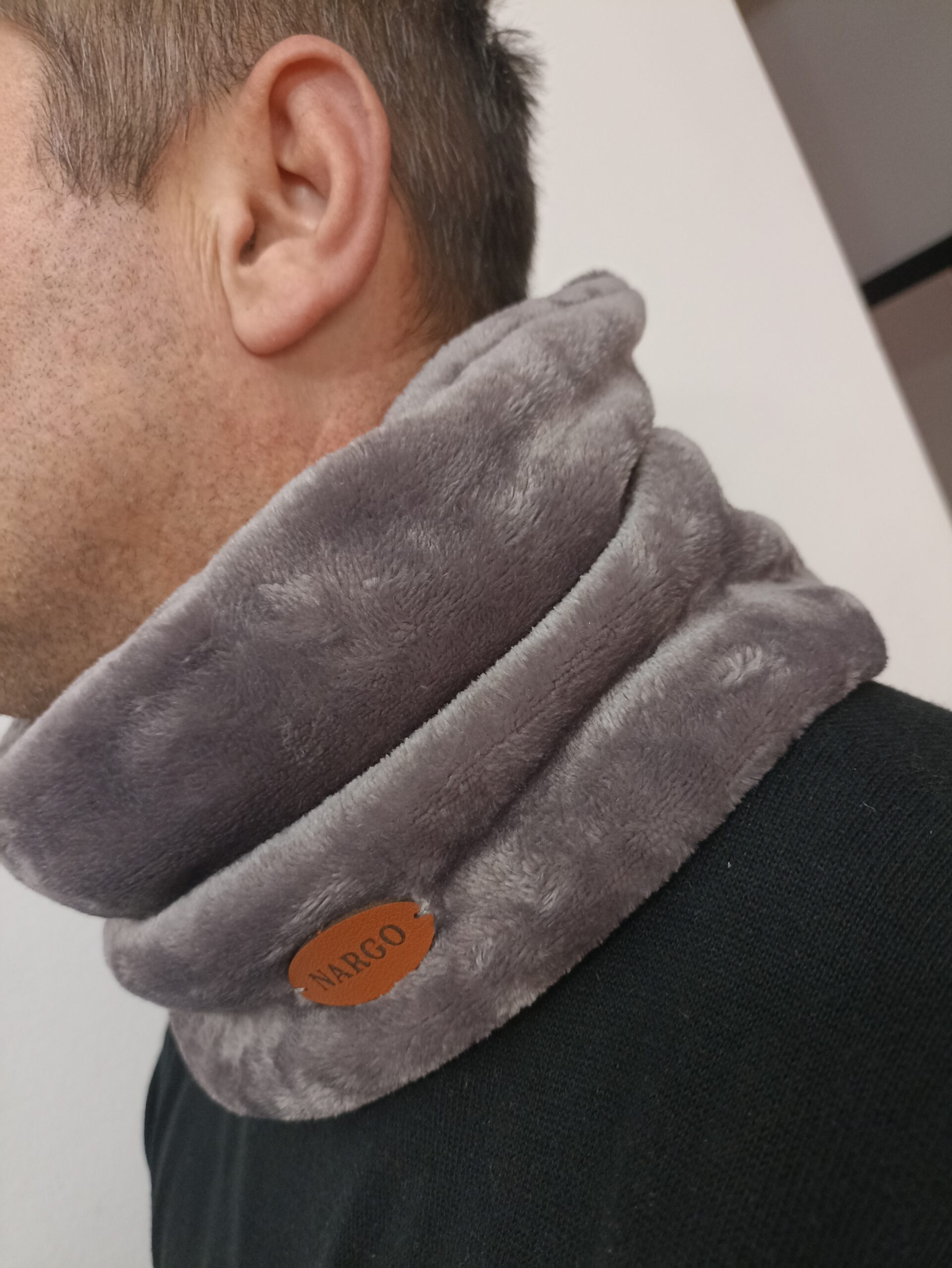 Χειροποίητο γούνινο κασκόλ περιλαίμιο σε γκρι-μπεζ