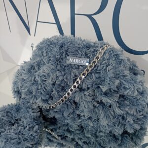 Γούνινη τσάντα puffy σε μπλε απόχρωση και γούνινο scrunchie (λαστιχάκι μαλλιών)!