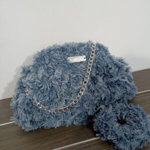 Γούνινη τσάντα puffy σε μπλε απόχρωση και γούνινο scrunchie (λαστιχάκι μαλλιών)!