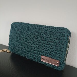 Χειροποίητο πλεκτό μεγάλο πορτοφόλι με μονό φερμουάρ σε πράσινο κυπαρισσί.